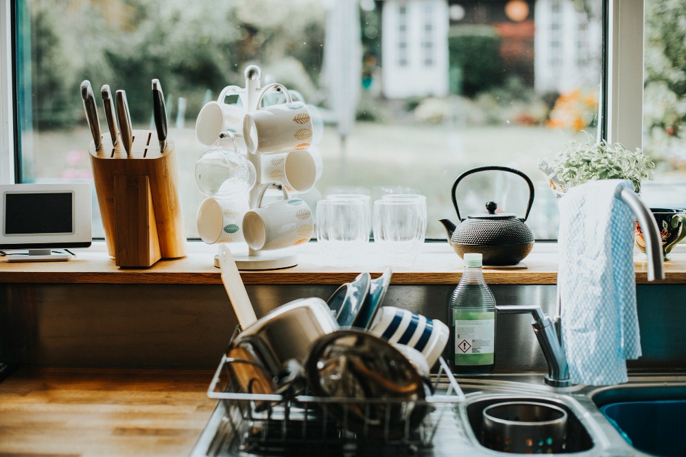 How to Select the Best Blinds for Your Kitchen Sink Window